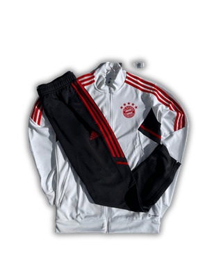 Adidas FC Bayern Trainingsanzug (M) Mit Etikett !